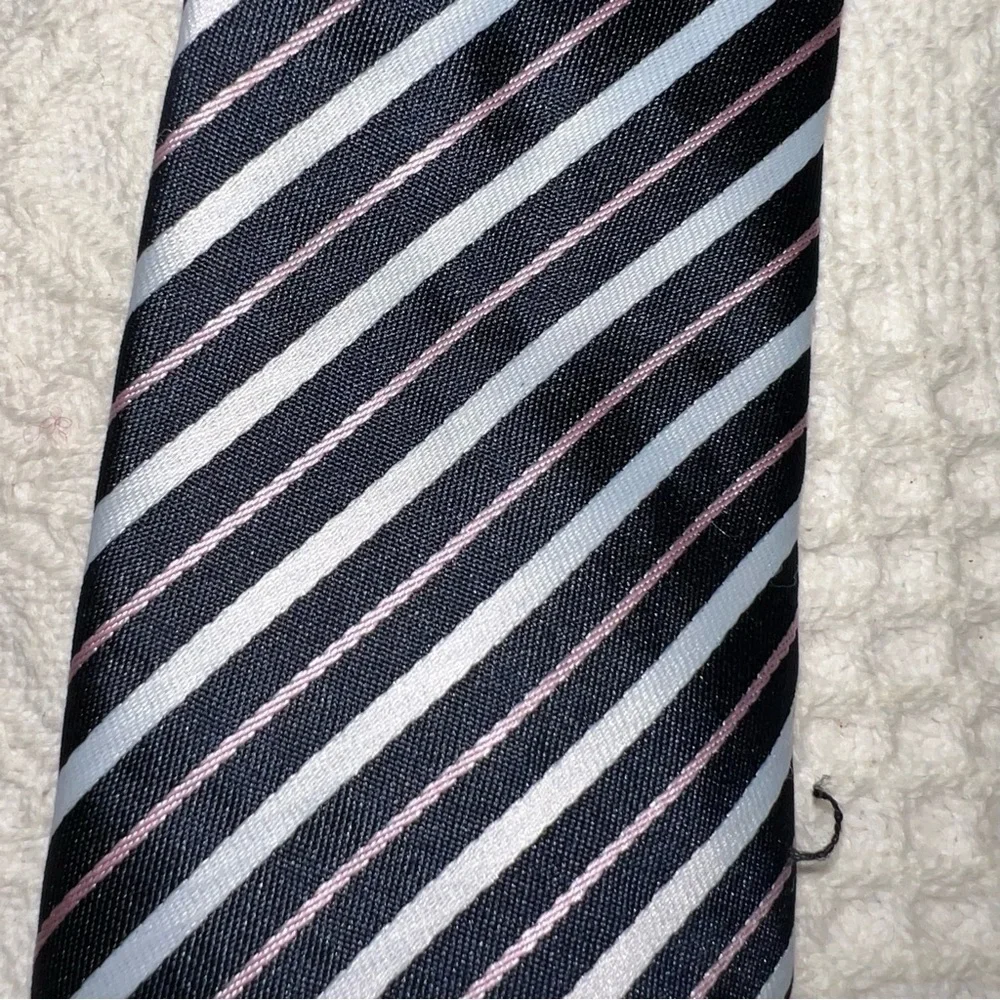 GOOD looking Boy’s ‘round the neck, Velcro closure tie from Janie and Jack